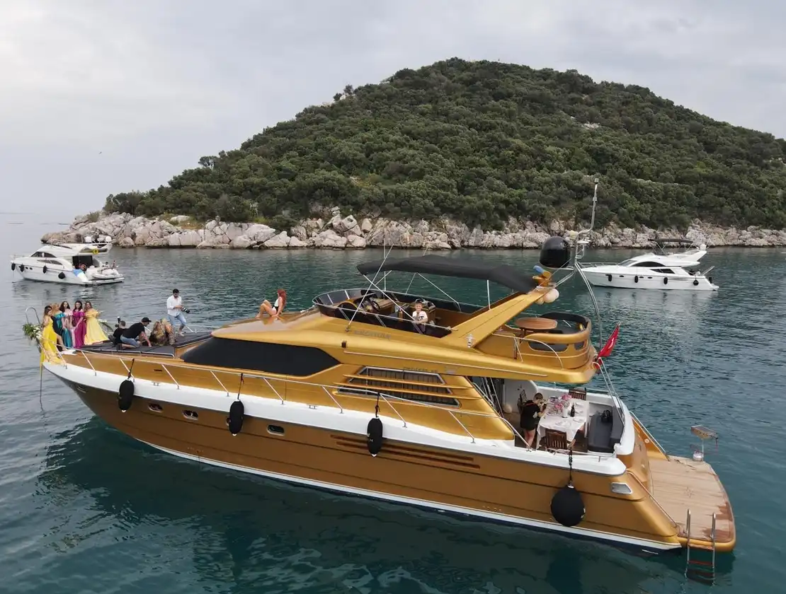 Antalya Yat Kiralama 23m Princess 66